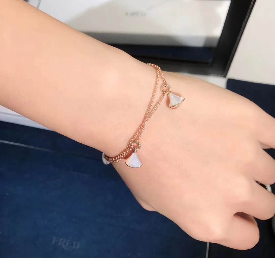 Браслет Bulgari Diva’s Dream 4 мотива перламутр, розовое золото 6