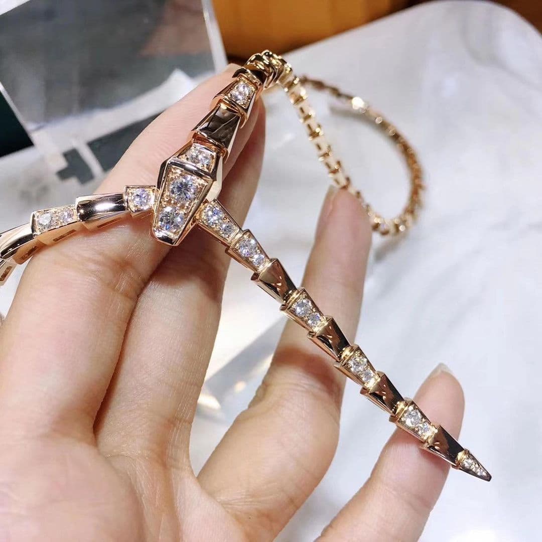 Тонкое колье Bvlgari Serpenti Viper, 4,41 ct