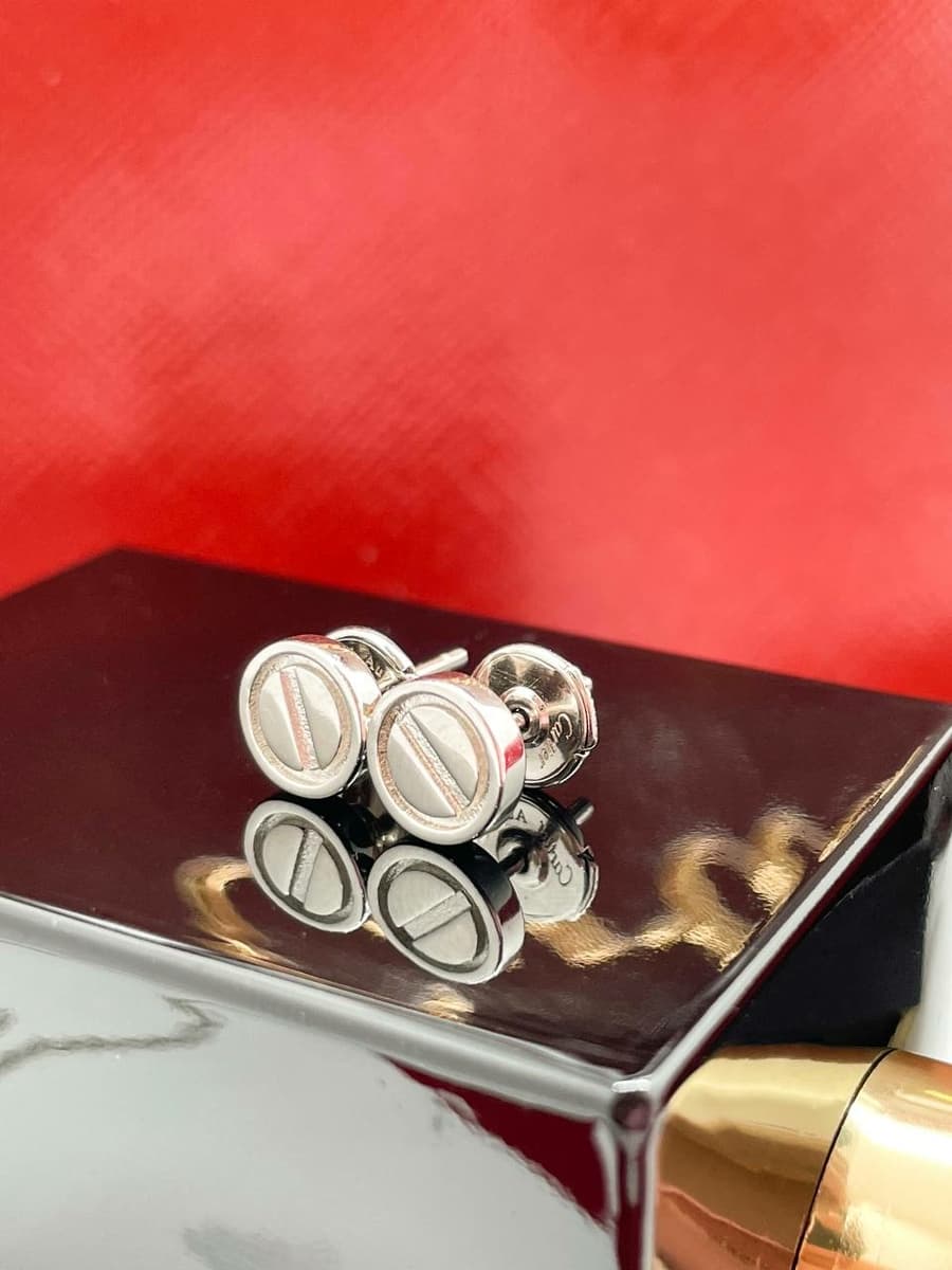 Золотые серьги-пусеты Cartier, белое золото 2