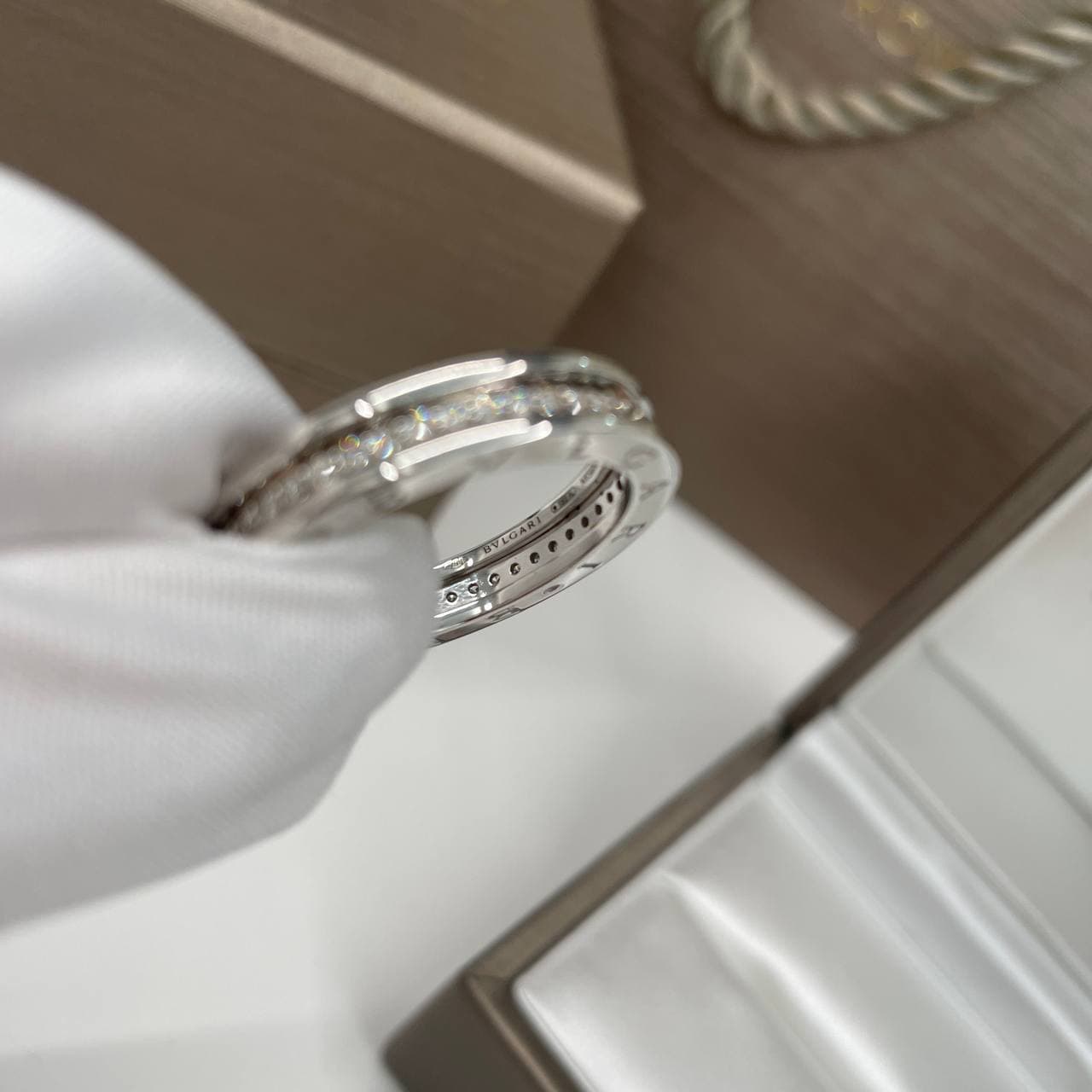 Кольцо Bulgari B.ZERO1 белое золото, бриллианты 4