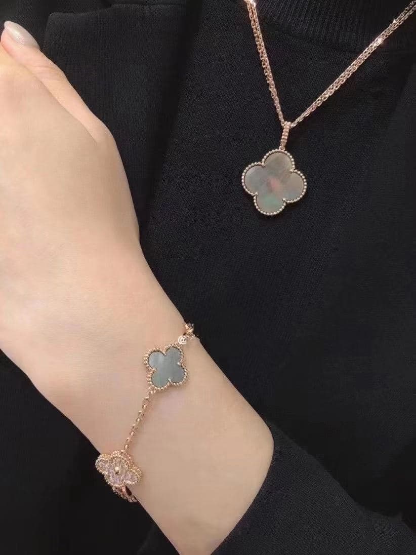 Подвеска Van Cleef Arpels Magic Alhambra розовое золото, серый перламутр 7