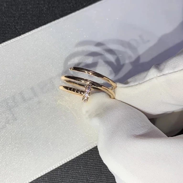 Кольцо Cartier с бриллиантами 0,08 ct