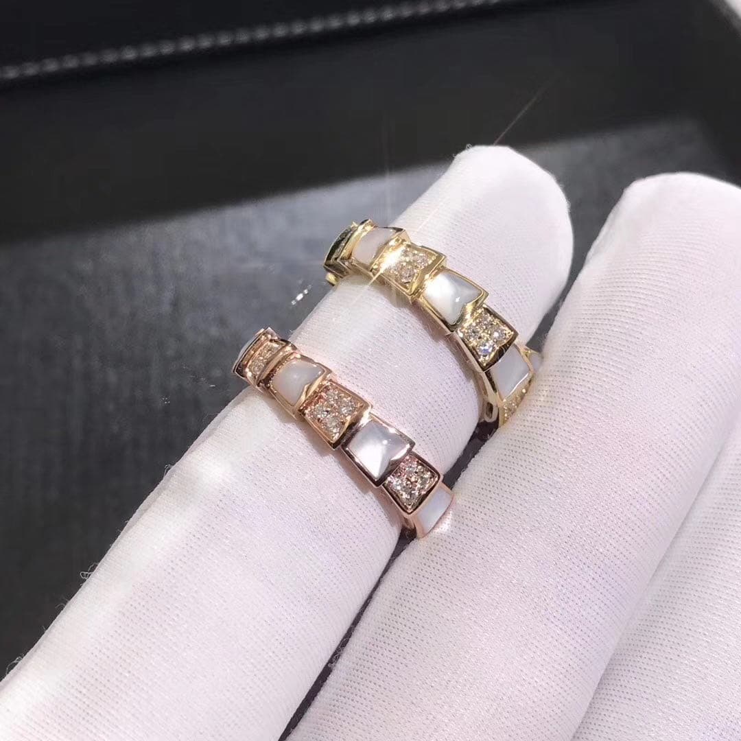 Кольцо Bulgari Serpenti с бриллиантовым паве желтое золото, перламутр 5
