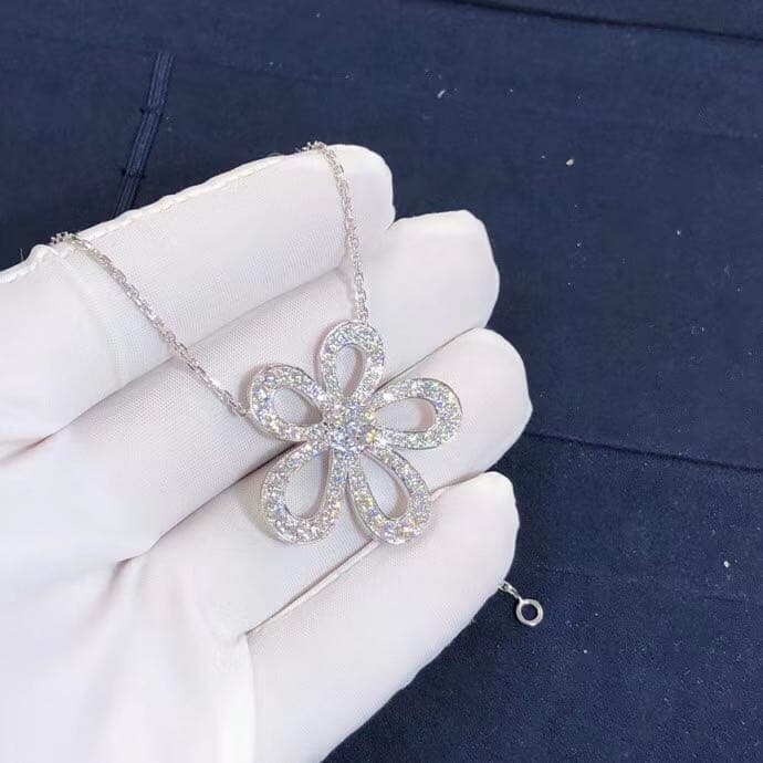 Подвеска Van Cleef & Arpels Flowerlace белое золото, бриллианты 3