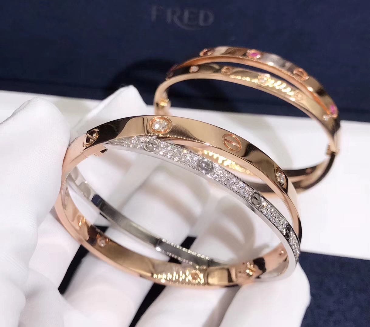Браслет Cartier Cross Love бриллианты, розовое, белое золото 5