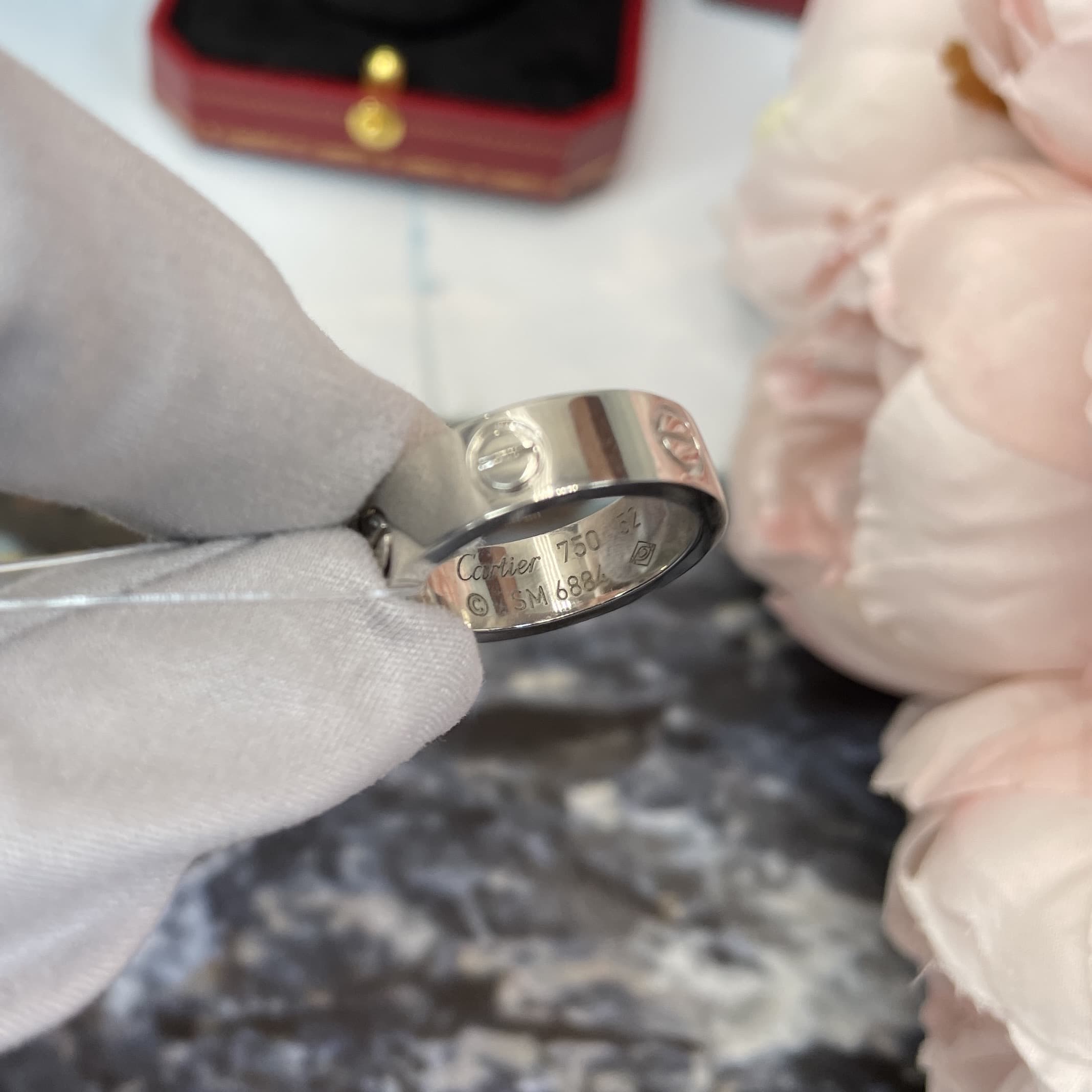 Золотое кольцо Cartier Love 1