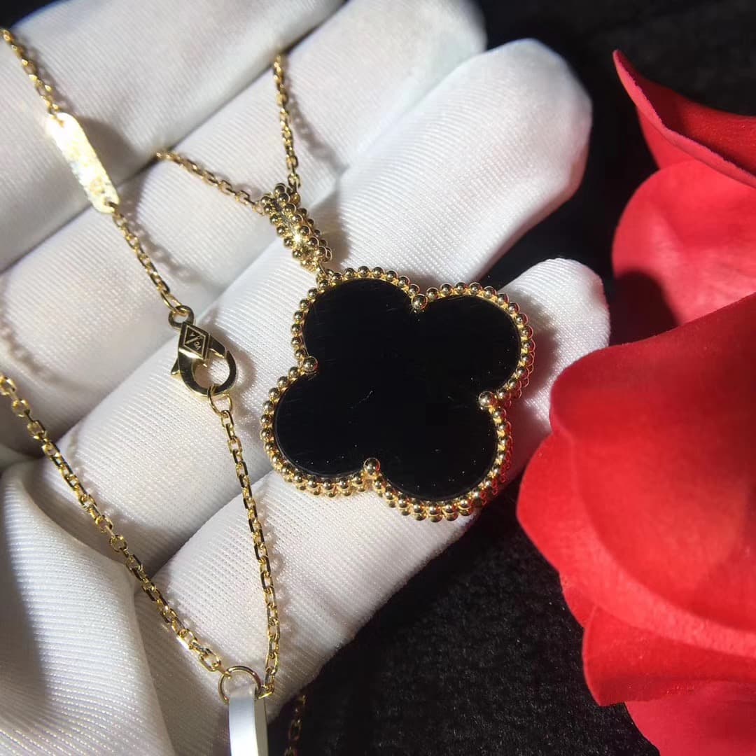 Подвеска Van Cleef & Arpels Magic Alhambra черный оникс, желтое золото 1