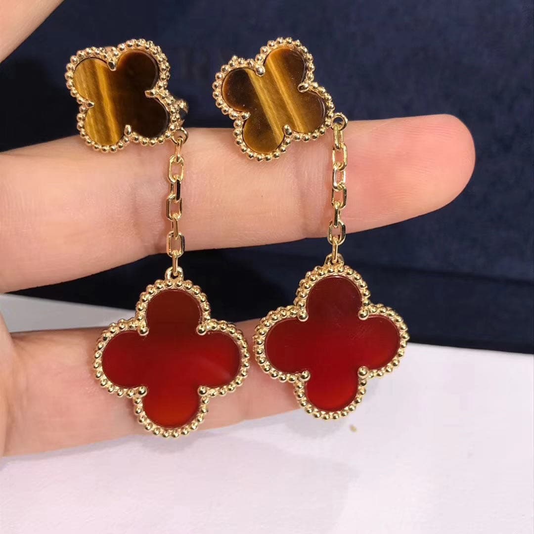 Серьги Van Cleef Magic Alhambra с 2 мотивами желтое золото, тигровый глаз, сердолик 3