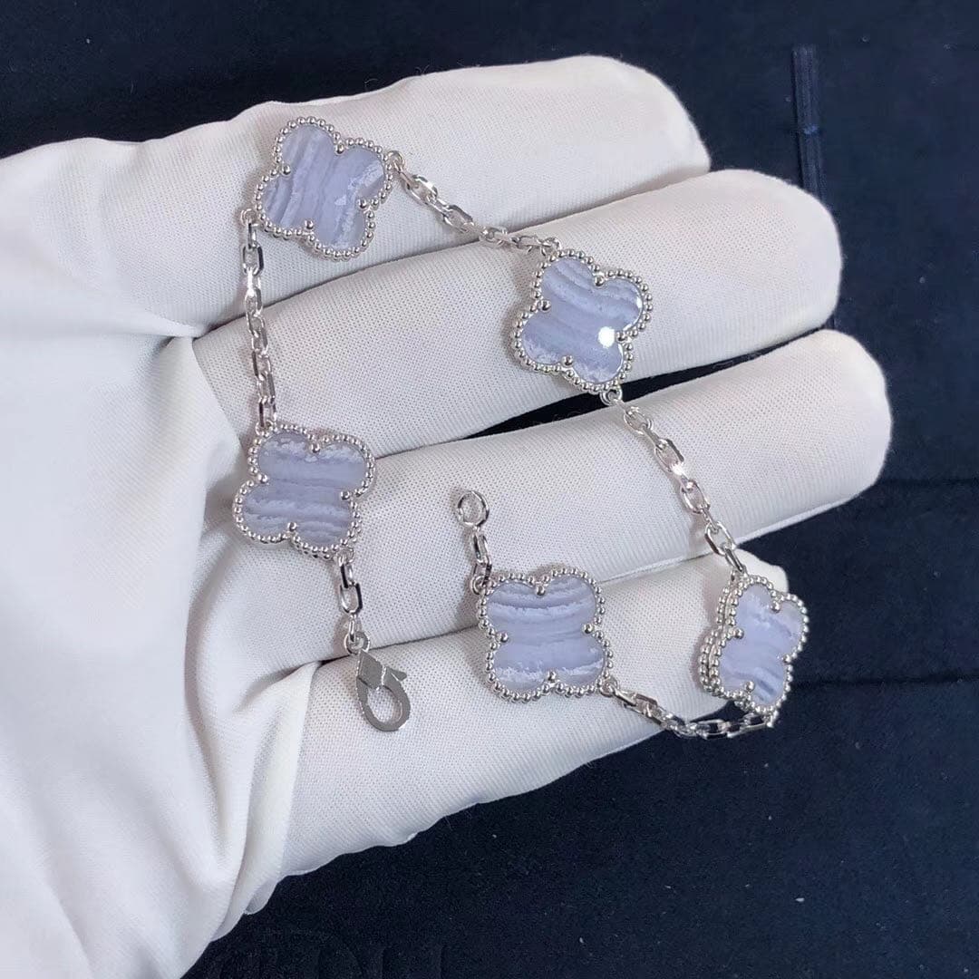 Браслет Van Cleef & Arpels Alhambra с 5 мотивами халцедон, белое золото 1