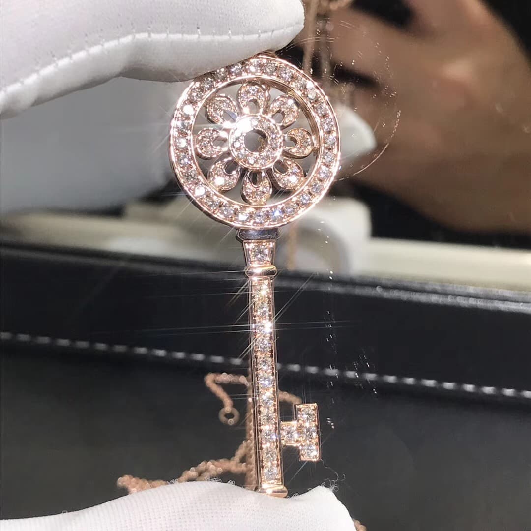 Колье Tiffany & Co. Petal Key с бриллиантовым паве белое, розовое золото 6