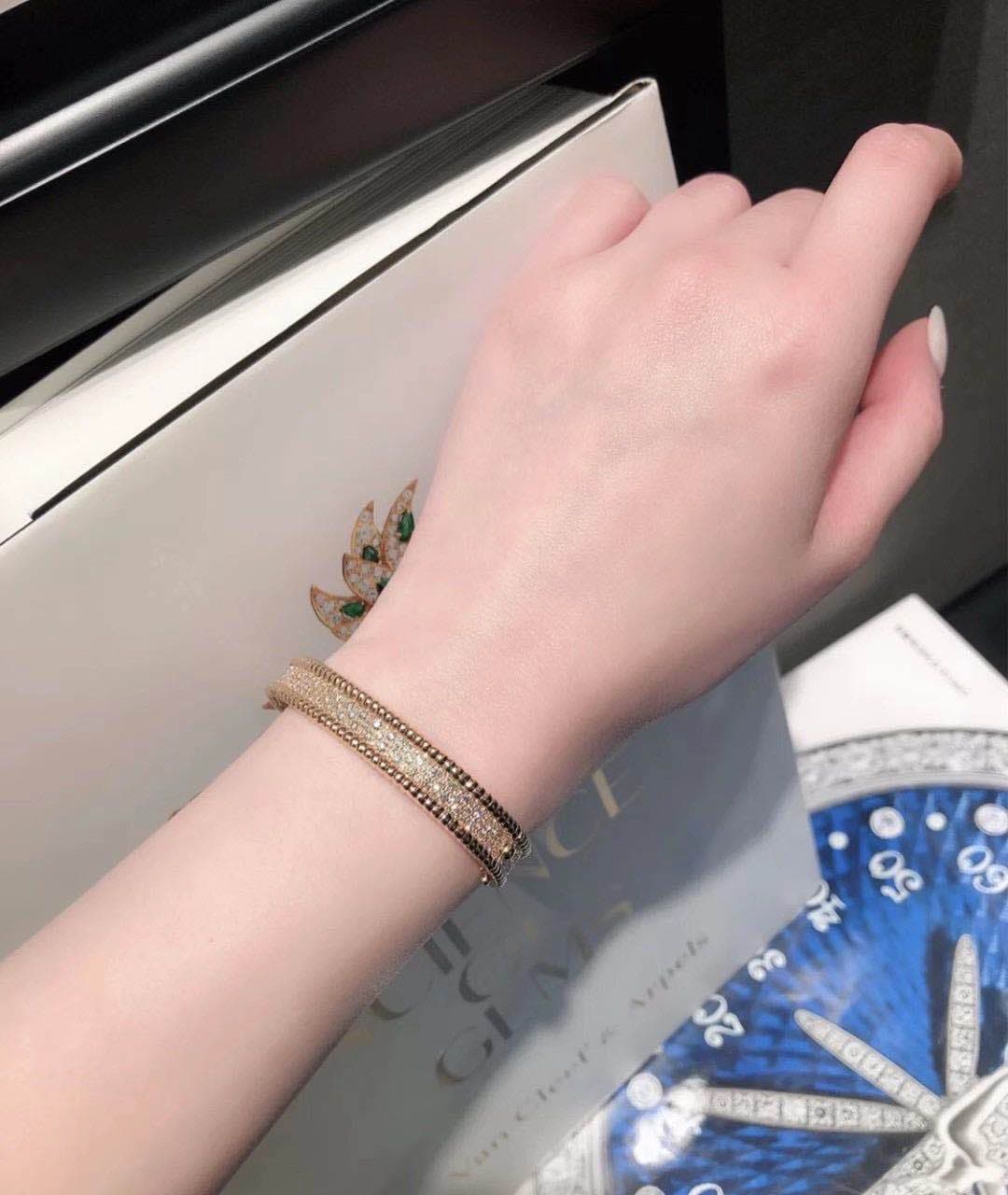 Браслет Van Cleef & Arpels Perlée с 3 рядами бриллиантов розовое золото 8
