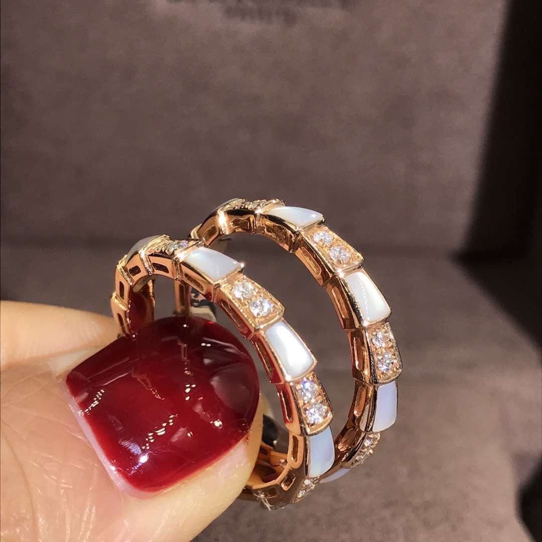 Кольцо Bulgari Serpenti 2 витка желтое золото, бриллианты, перламутр 3