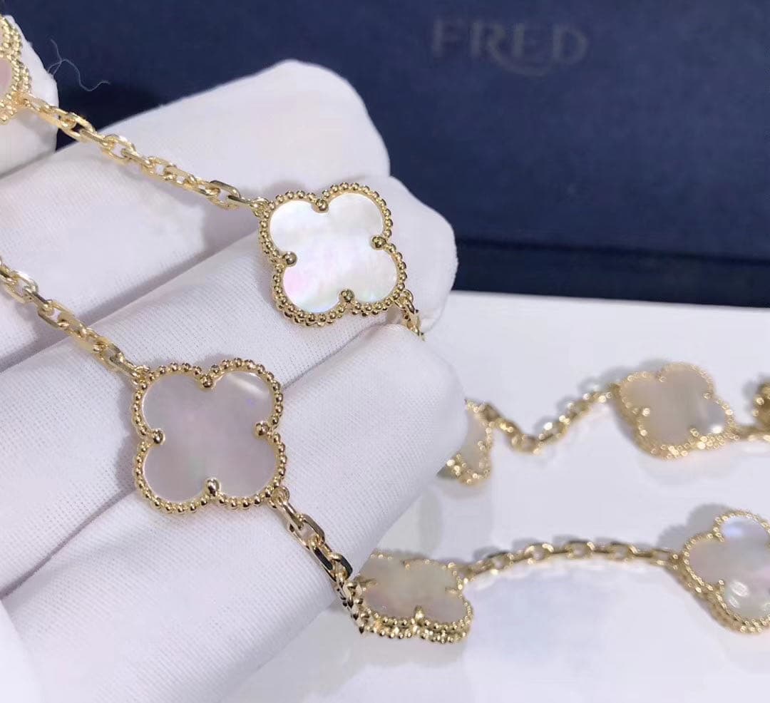 Колье Van Cleef & Arpels Alhambra с 10 мотивами белый перламутр, желтое золото 4