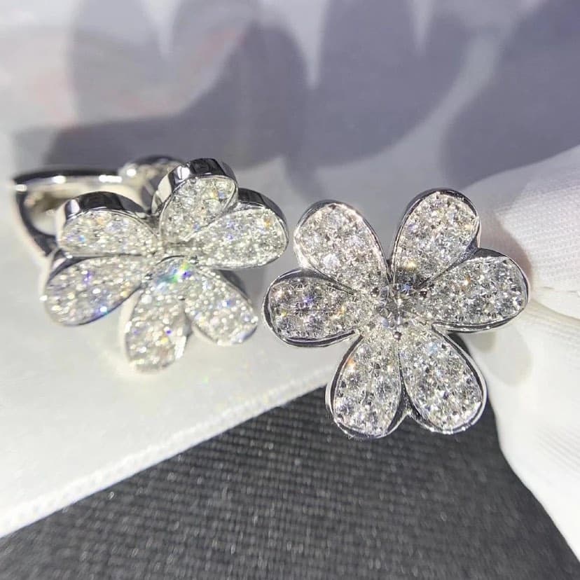 Серьги Van Cleef & Arpels Frivole с бриллиантами