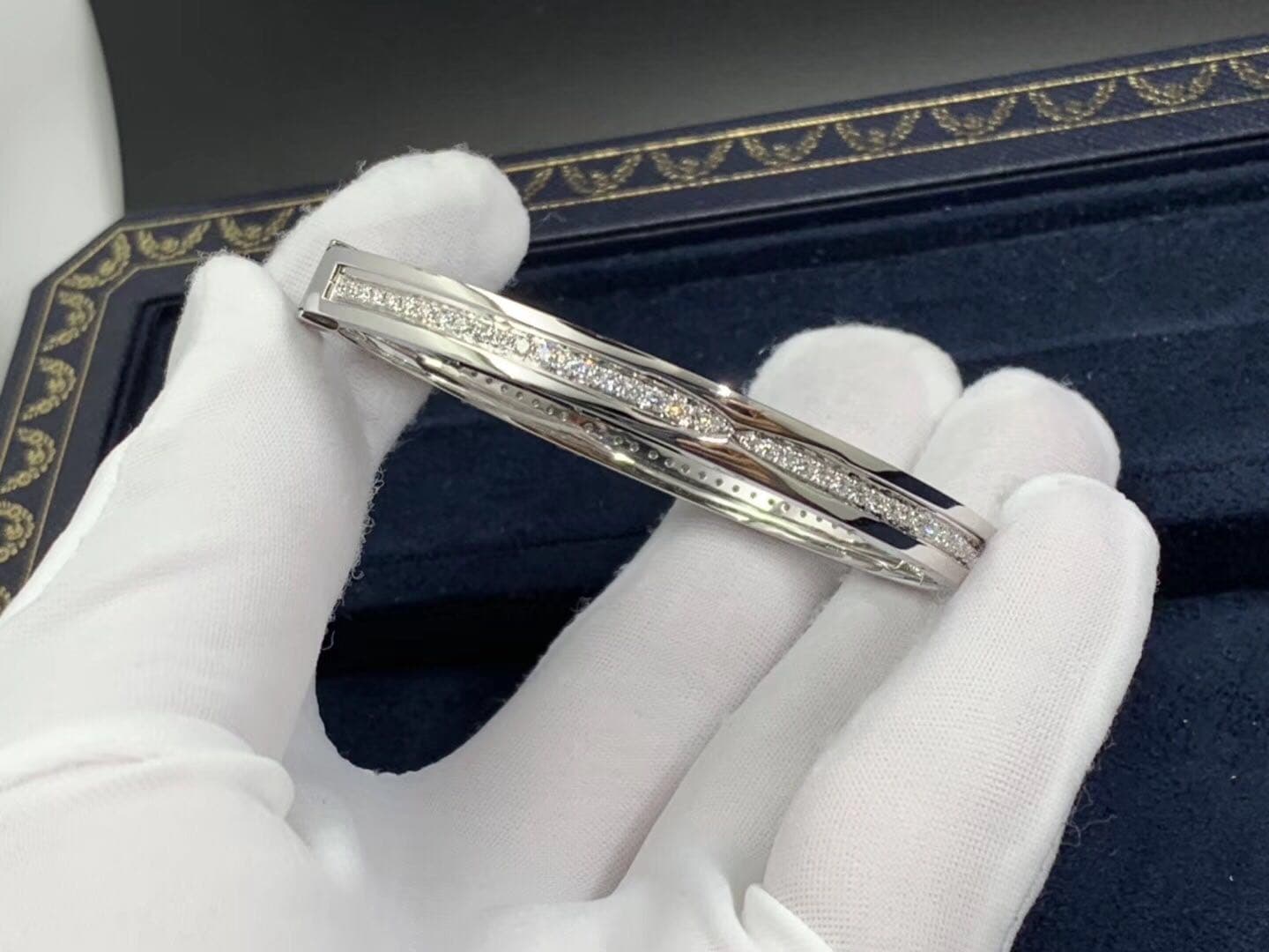 Браслет Bulgari B.zero1 бриллианты, белое золото 3