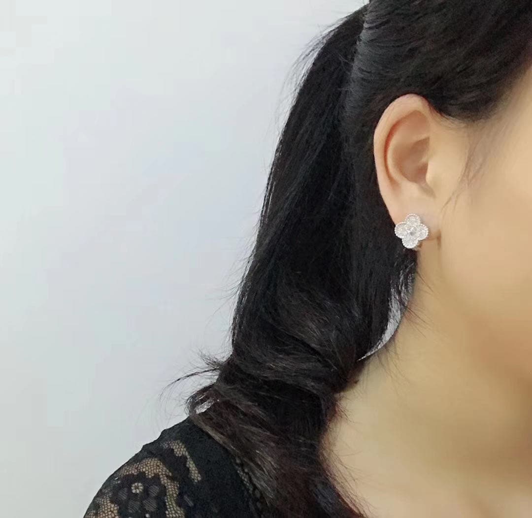 Серьги Van Cleef & Arpels Magic Alhambra бриллианты, белое золото 5