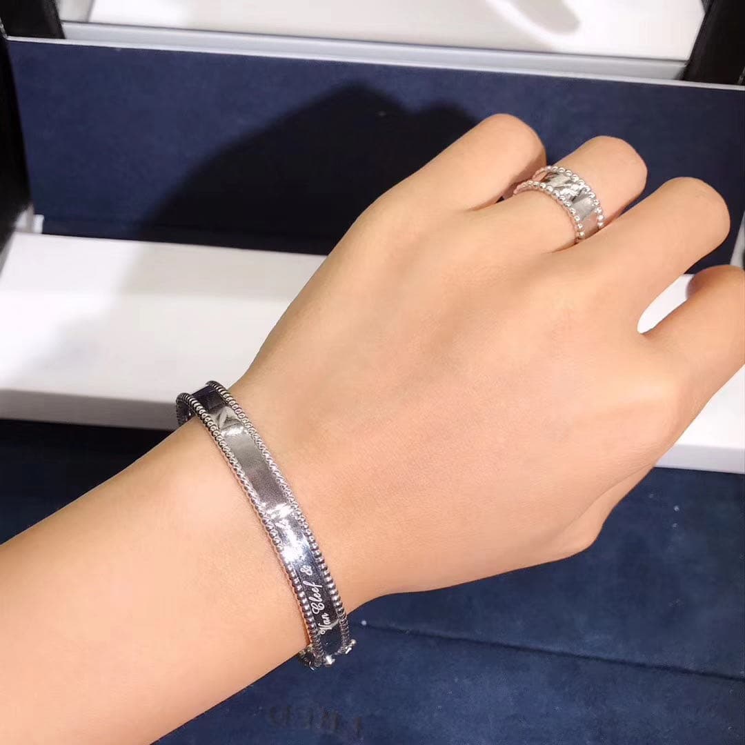 Браслет Van Cleef & Arpels Perlee Signature белое золото 7