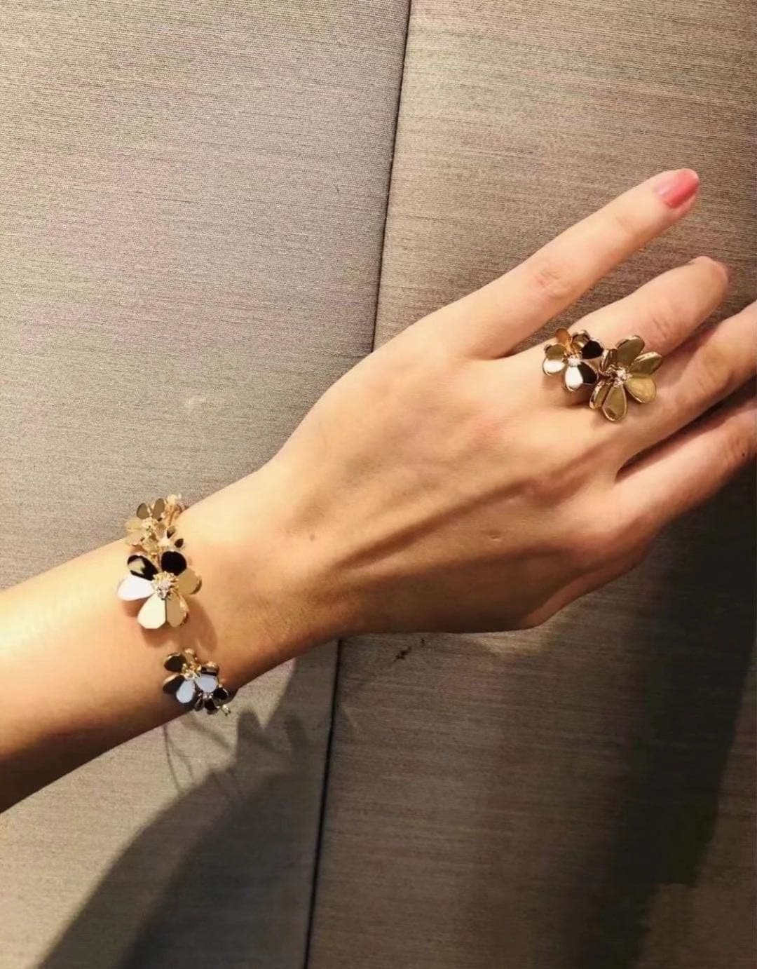 Кольцо Van Cleef & Arpels Frivole бриллианты, желтое золото 8