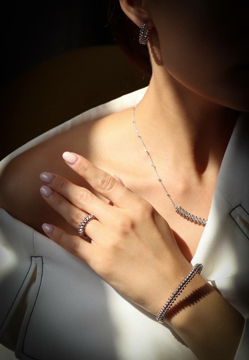 Колье Clash de Cartier, белое золото