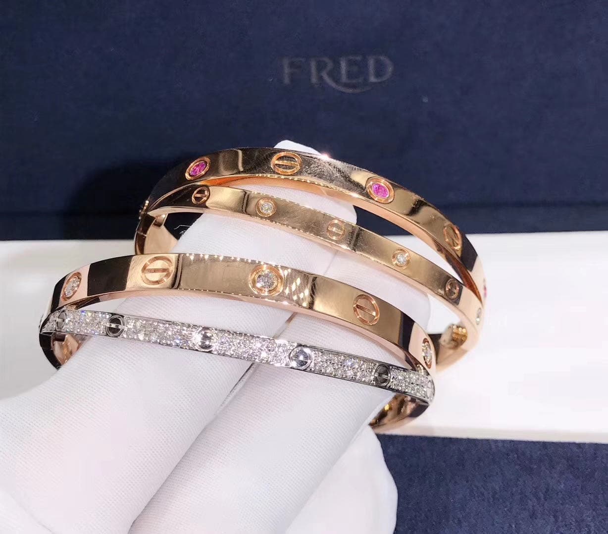 Браслет Cartier Cross Love бриллианты, розовое, белое золото 2