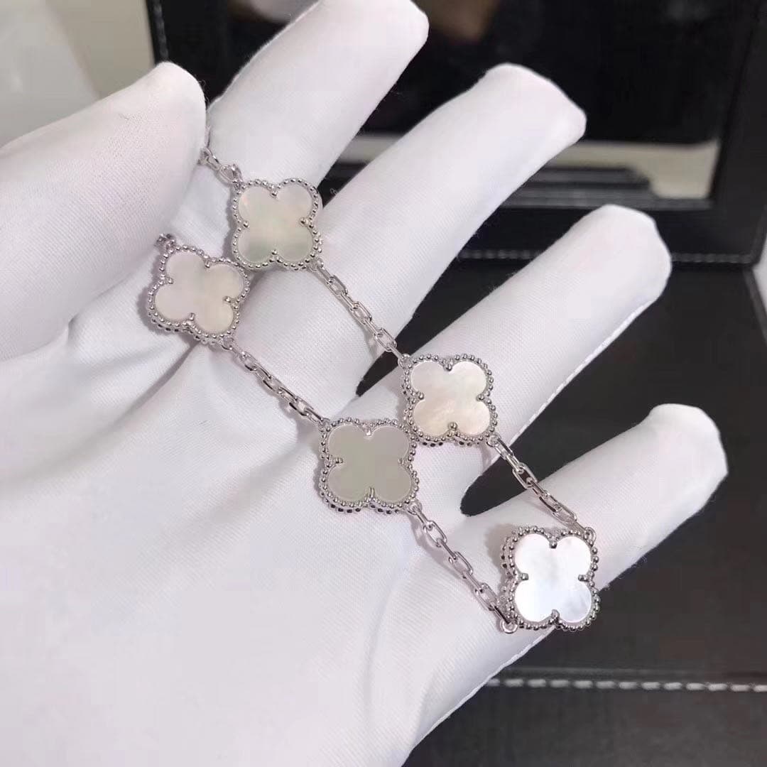 Винтажный Браслет Van Cleef & Arpels Alhambra 5 мотивов белое золото, перламутр 2