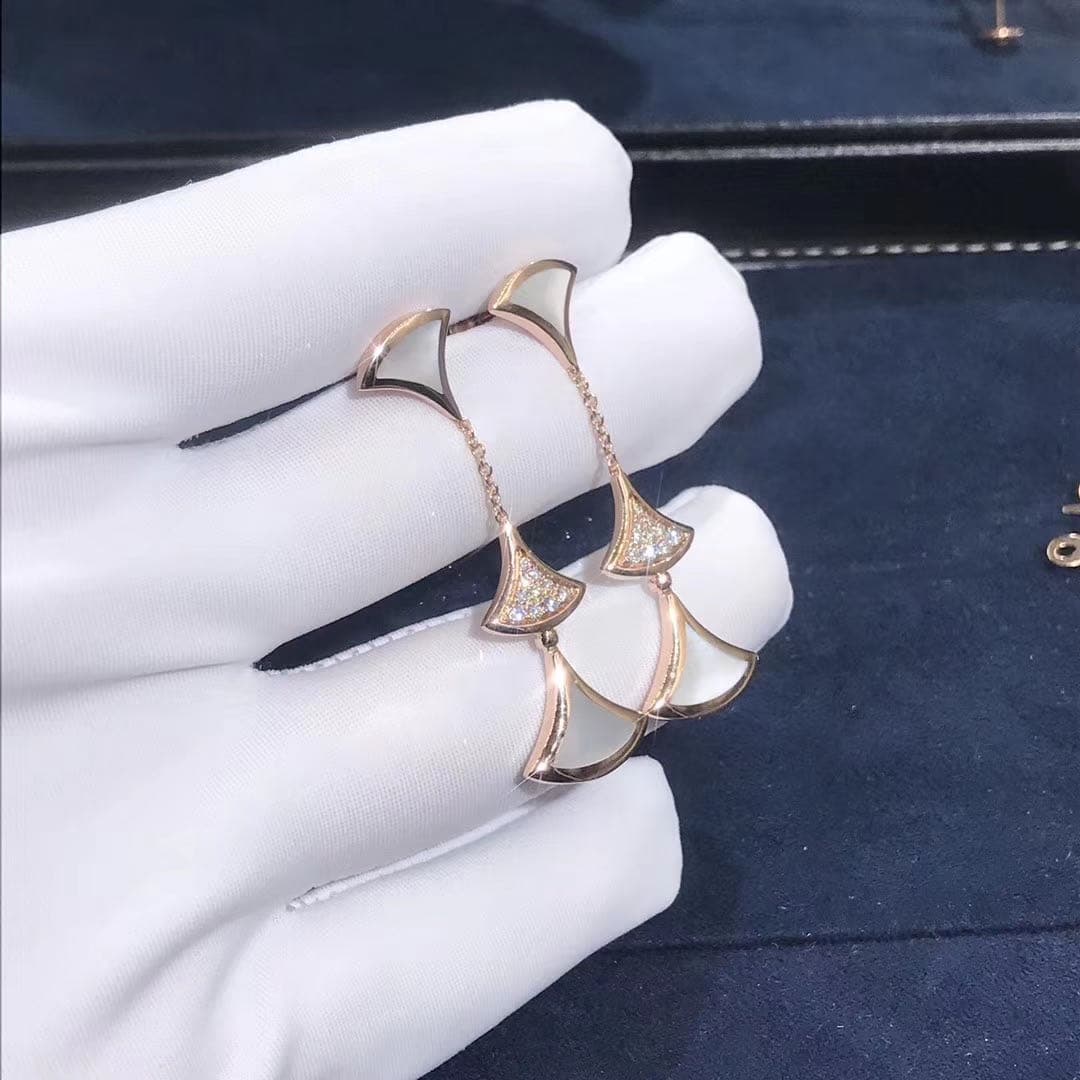 Серьги Bulgari Diva’s Dream бриллианты, перламутр, розовое золото 1