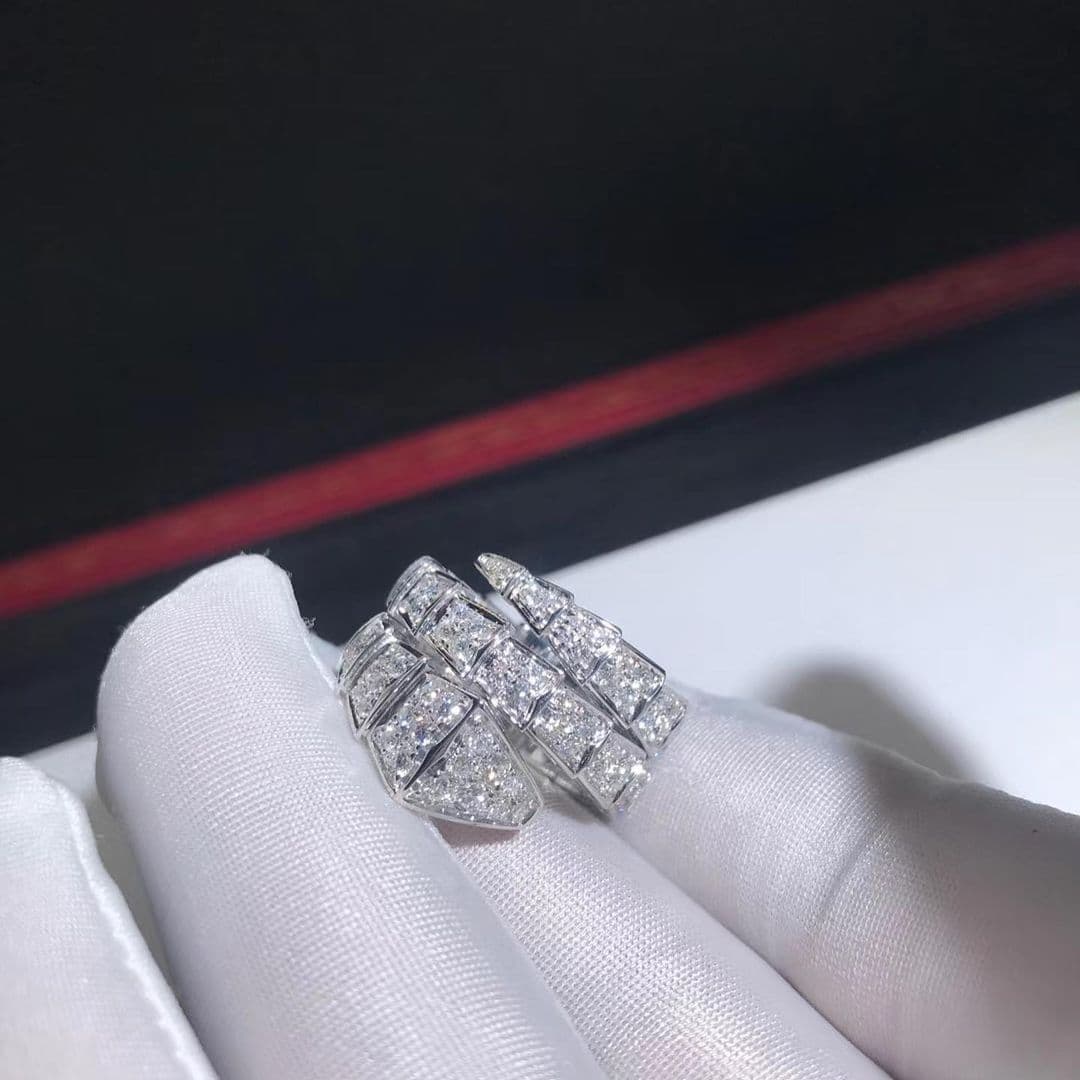 Кольцо Bvlgari из белого золота 1