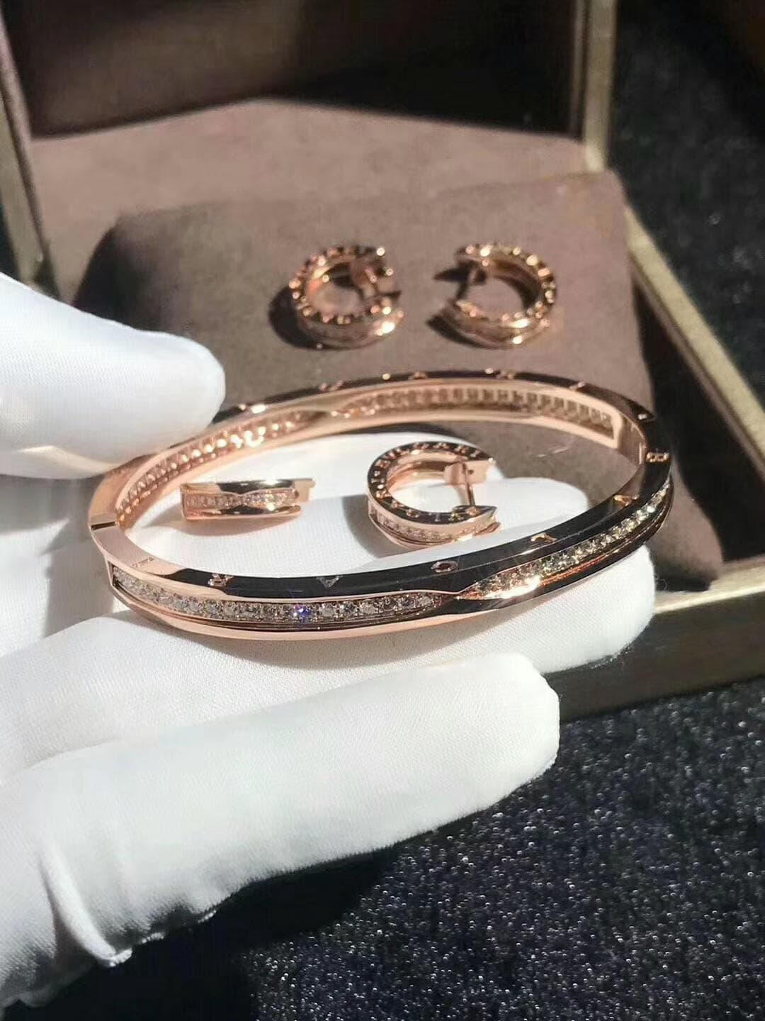 Браслет Bulgari B.zero1 бриллианты, розовое золото