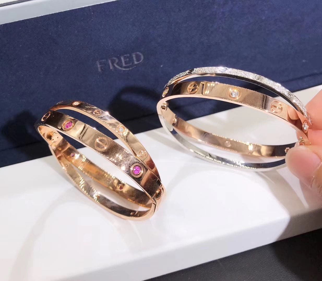 Браслет Cartier Cross Love бриллианты, розовое, белое золото 4