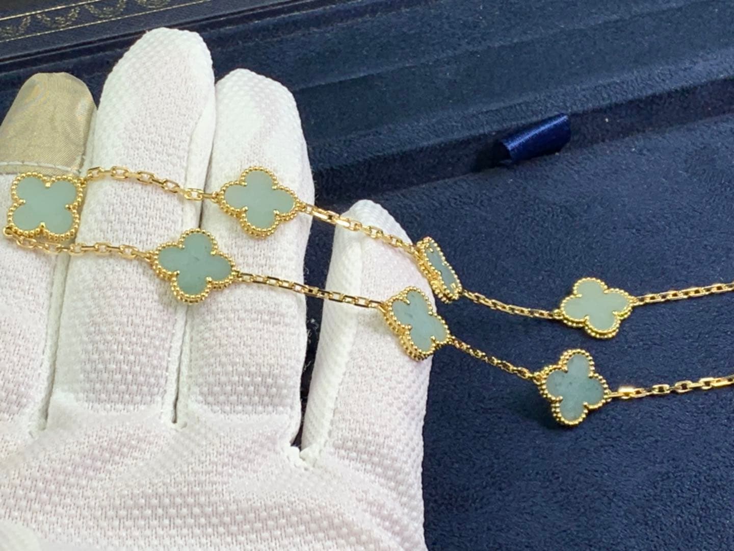 Колье Van Cleef & Arpels Vintage Alhambra с 10 мотивами перламутр, желтое золото 6