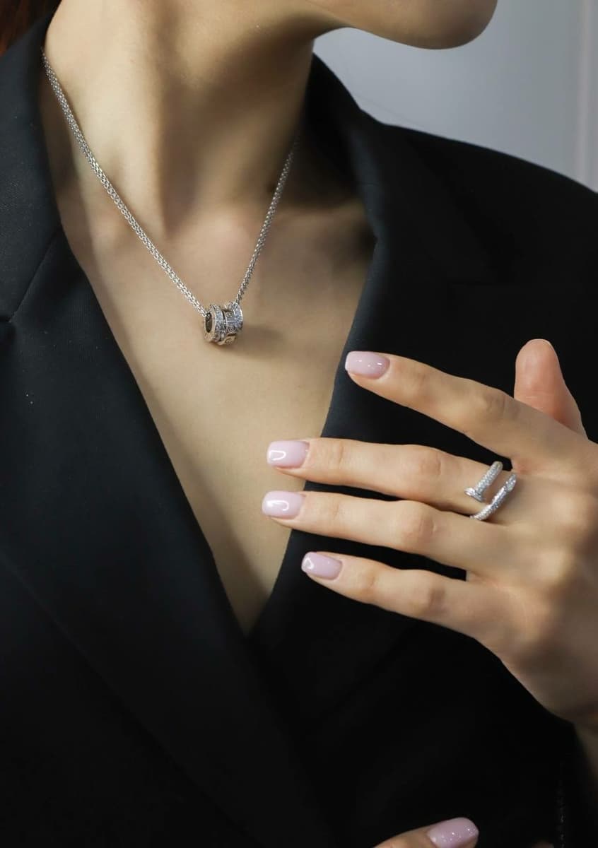 Золотое колье Cartier Love, бриллианты 1
