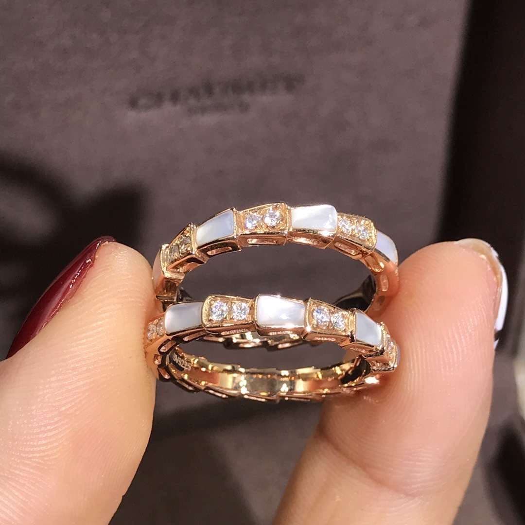 Кольцо Bulgari Serpenti 2 витка желтое золото, бриллианты, перламутр 1