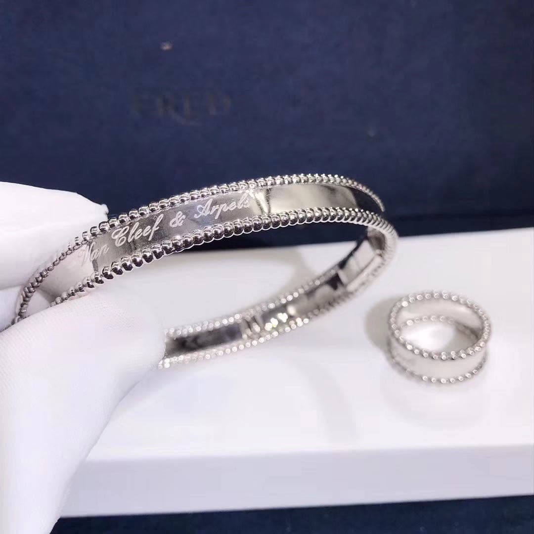 Браслет Van Cleef & Arpels Perlee Signature белое золото 1