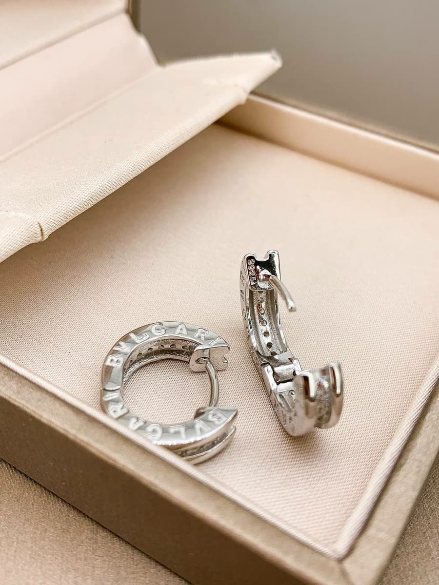 Серьги Bvlgari B.zero1 в виде колец, белое золото