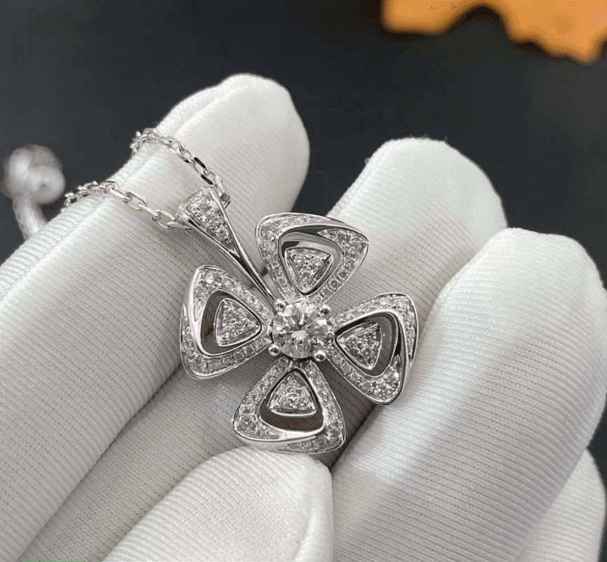 Подвеска Bvlgari Fiorever, 0.61ct 2