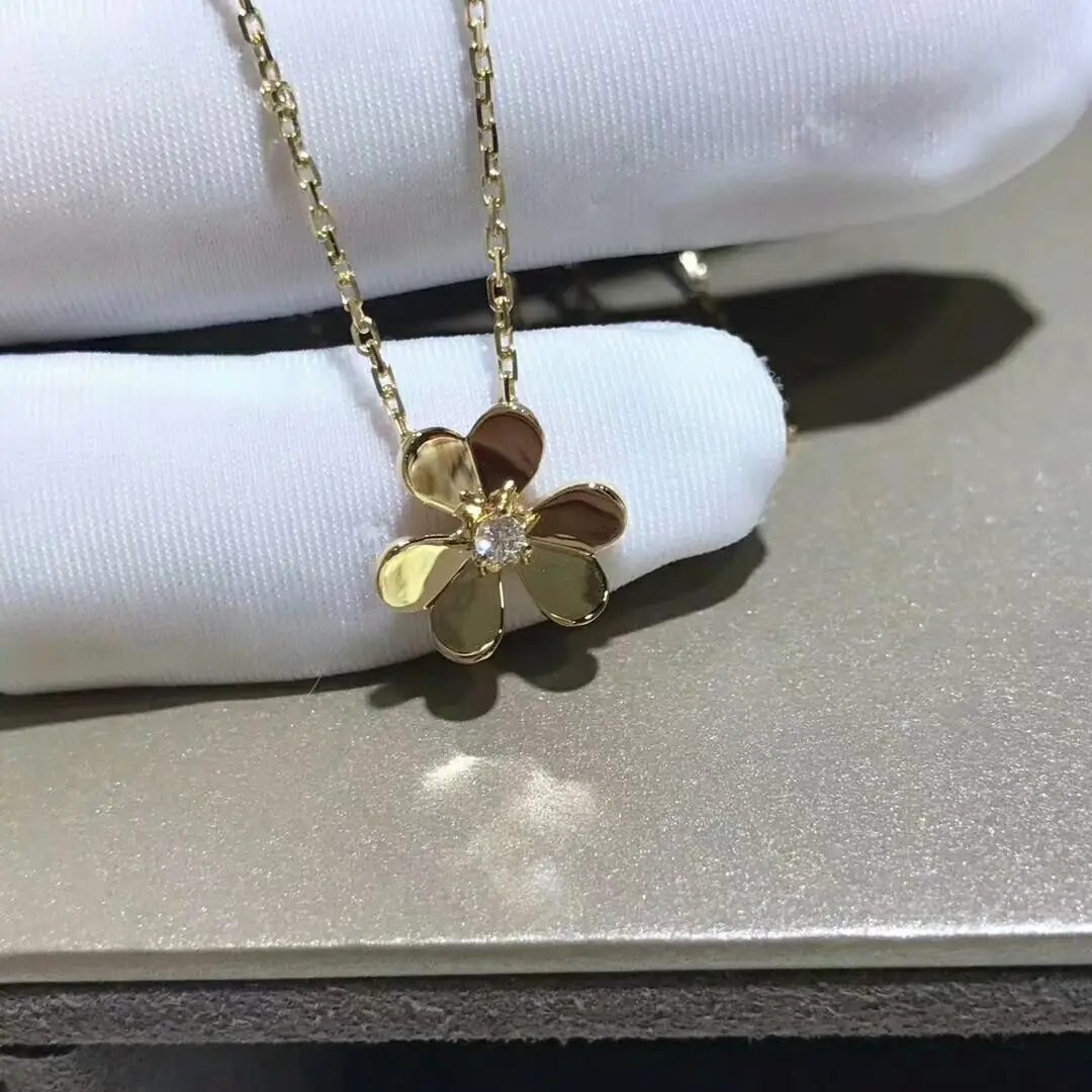 Подвеска Van Cleef &amp; Arpels Frivole /бриллиант, желтое золото/