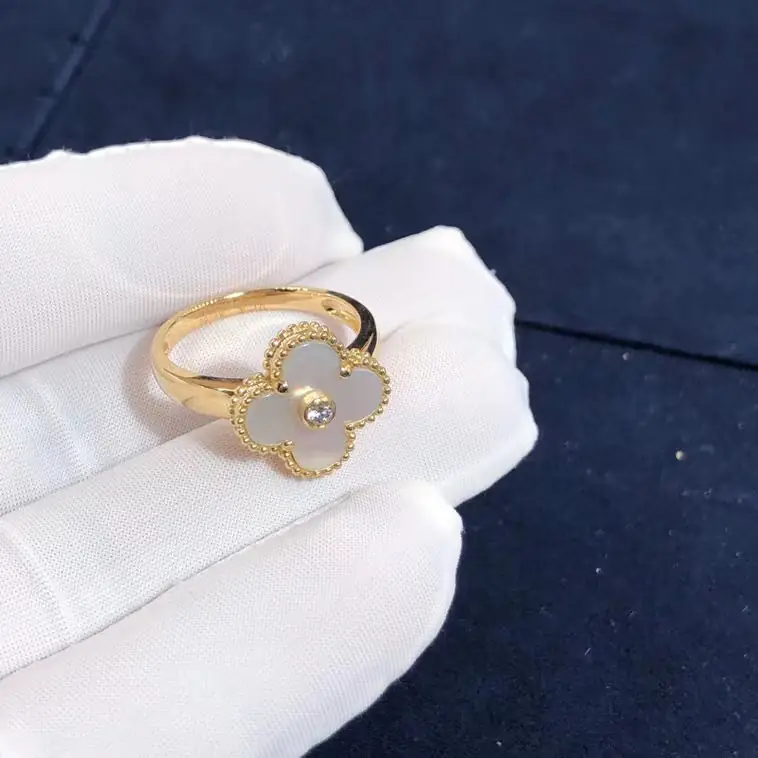 Кольцо Van Cleef &amp; Arpels Vintage Alhambra /желтое золото, перламутр, бриллиант/