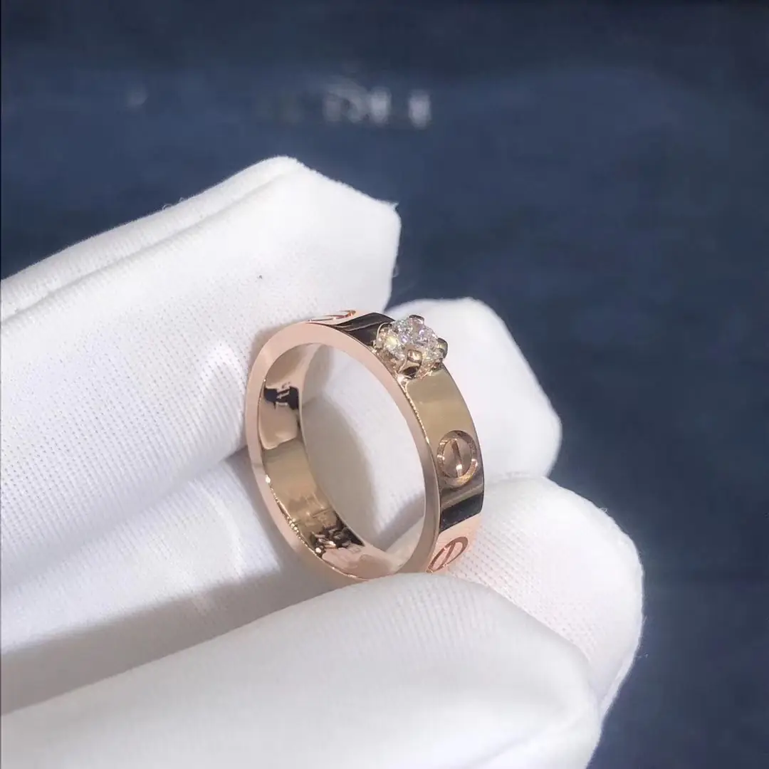 Кольцо для помолвки Cartier Love /1 бриллиант, розовое золото/