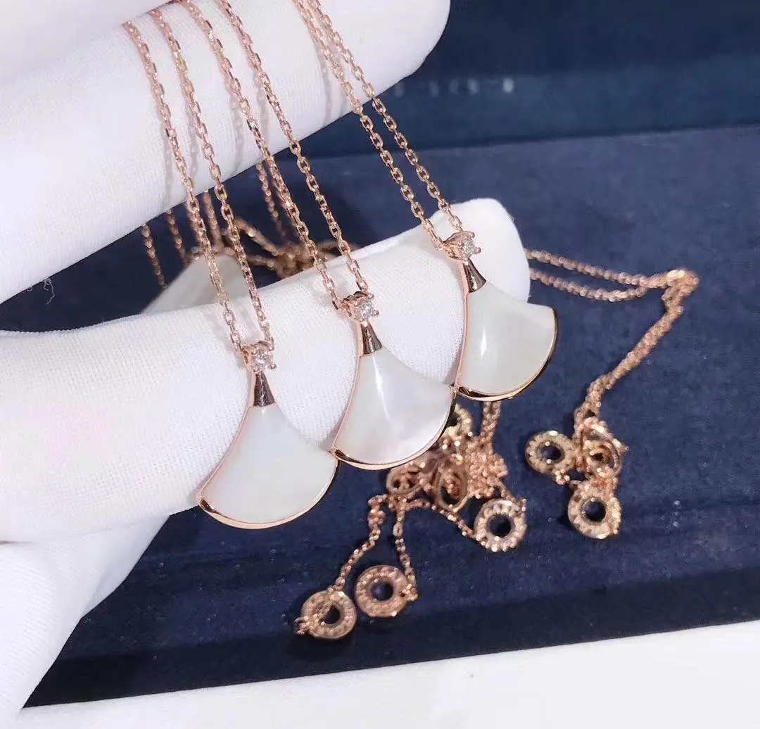 Колье Bulgari Divas’ Dream /бриллианты, перламутр, розовое золото/ 3