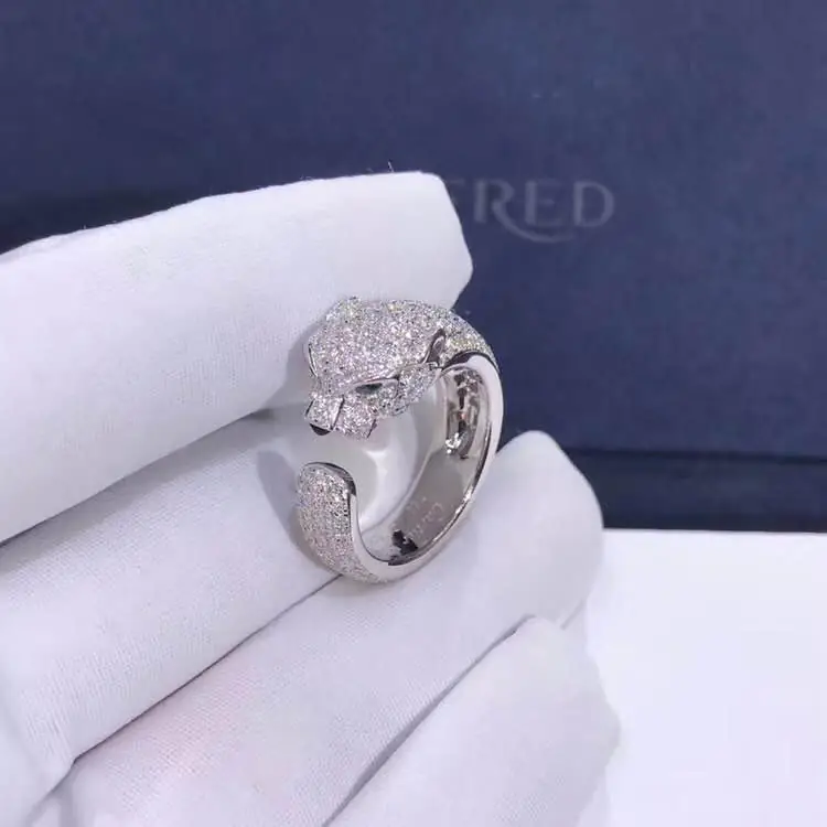 Кольцо Panthère de Cartier /бриллианты, белое золото/