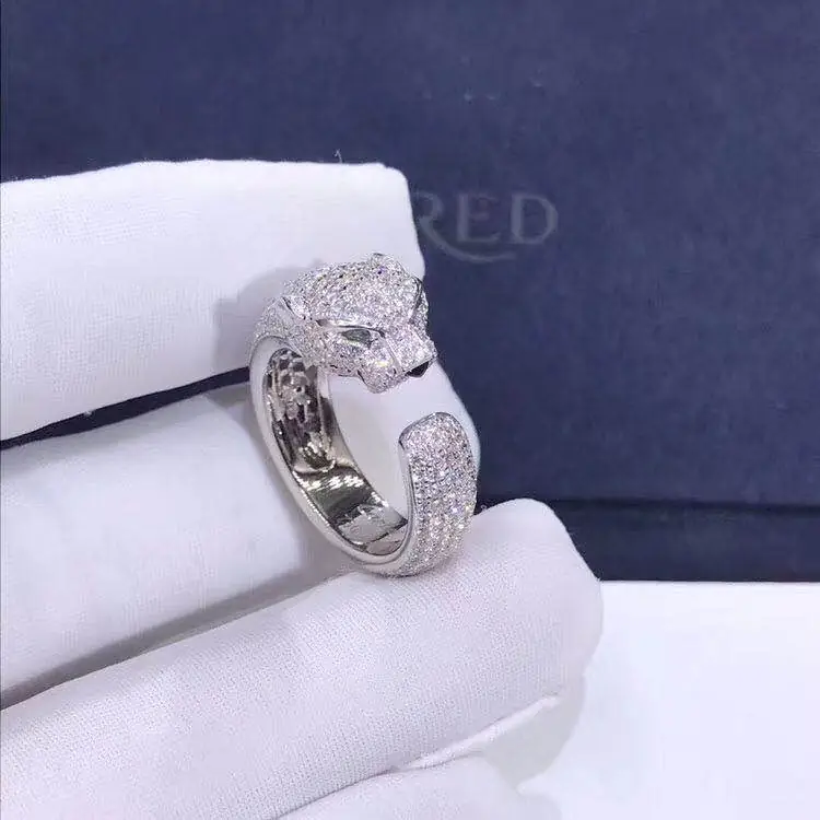 Кольцо Panthère de Cartier /бриллианты, белое золото/
