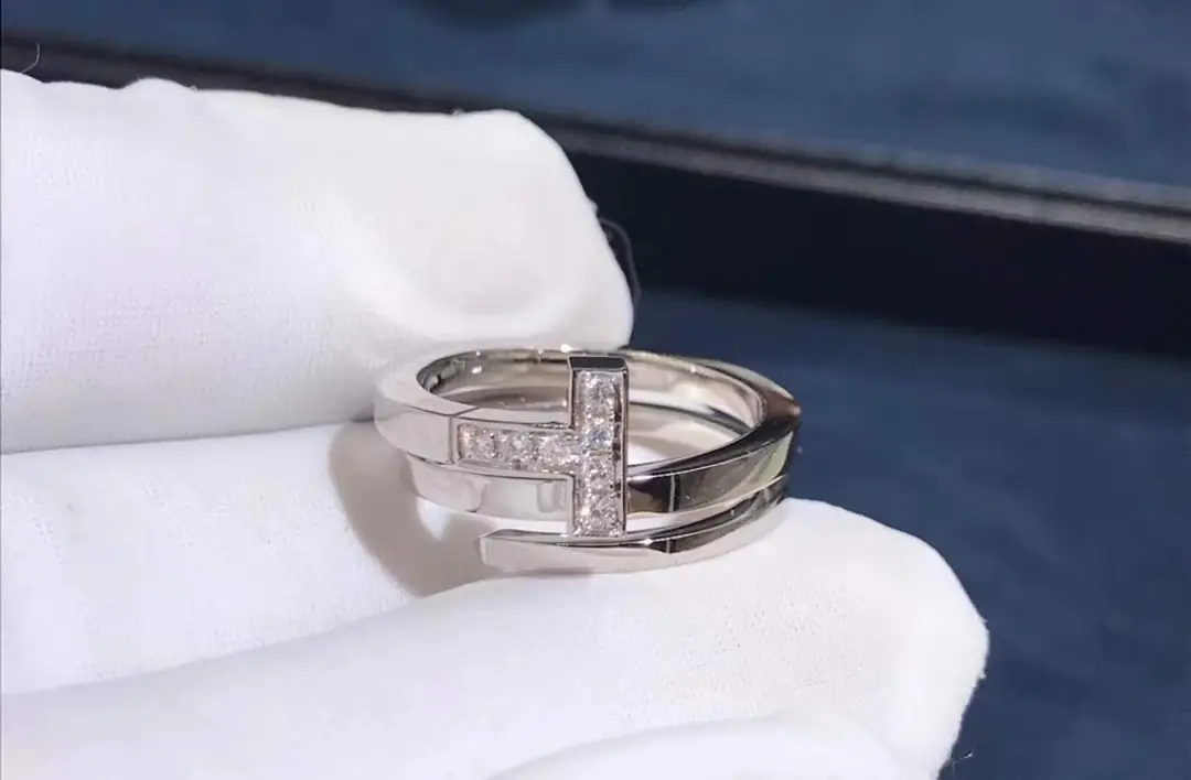 Кольцо Tiffany & Co /бриллианты, белое золото/