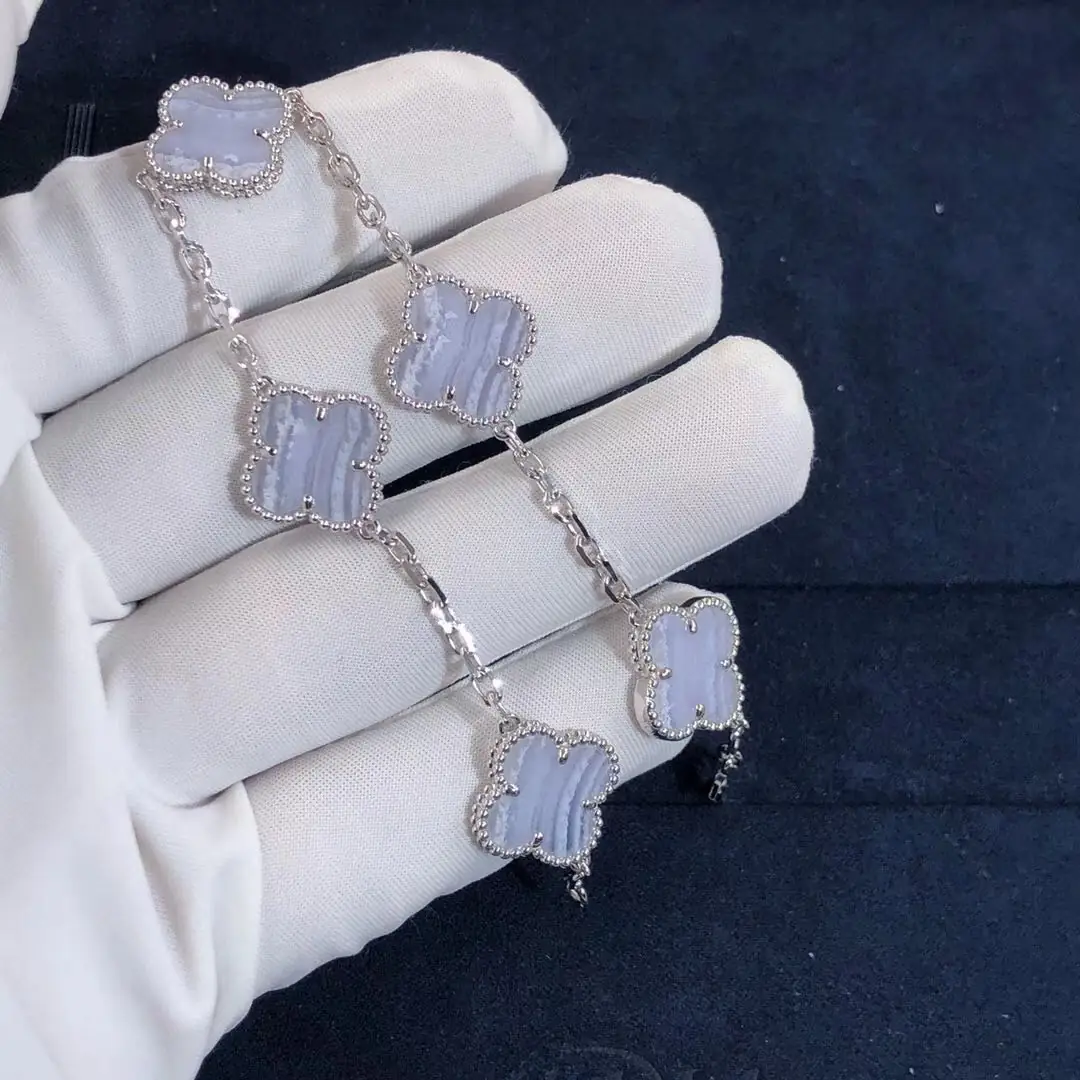 Браслет Van Cleef &amp; Arpels Alhambra с 5 мотивами /халцедон, белое золото/