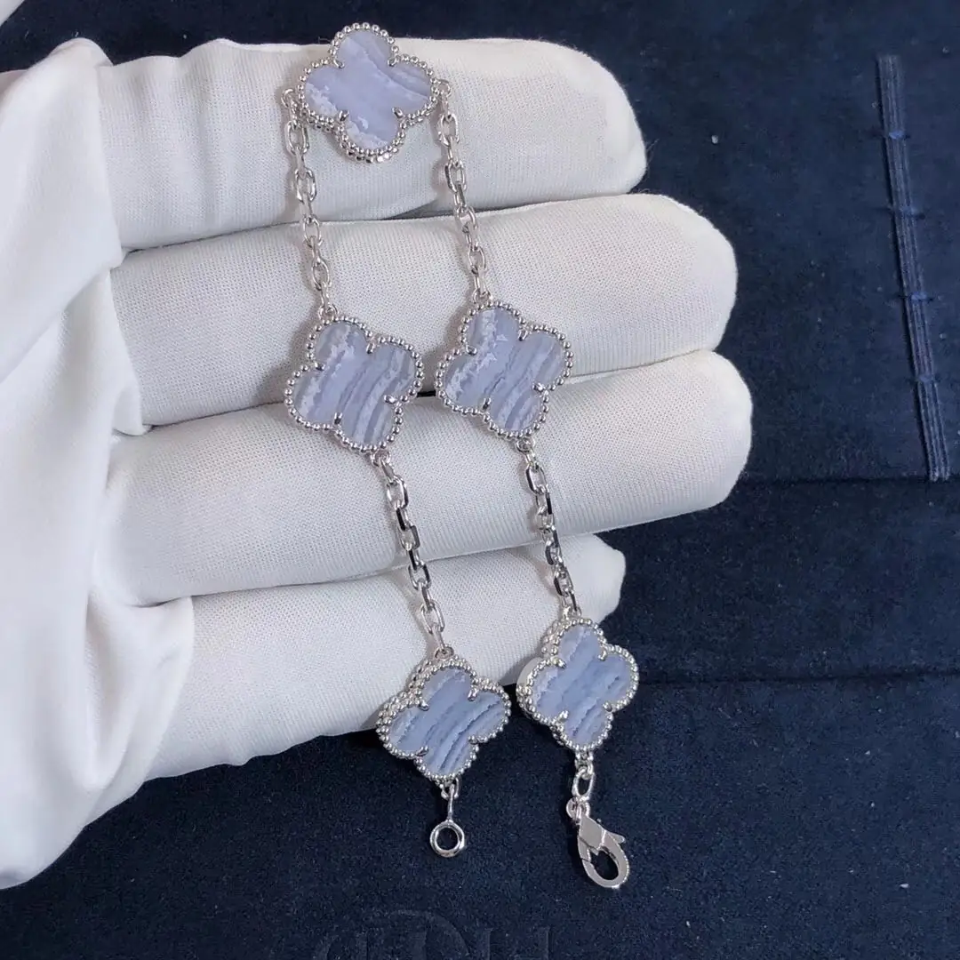 Браслет Van Cleef & Arpels Alhambra с 5 мотивами /халцедон, белое золото/ 3