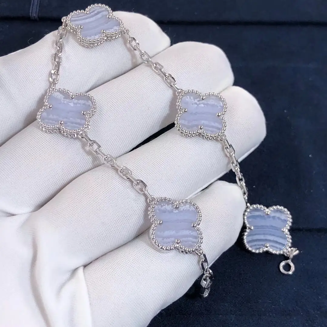 Браслет Van Cleef & Arpels Alhambra с 5 мотивами /халцедон, белое золото/ 5