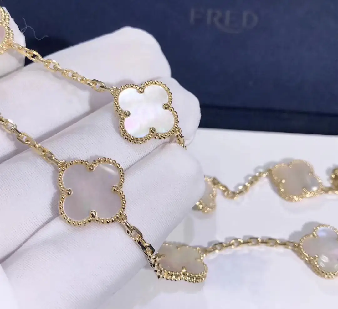 Колье Van Cleef & Arpels Alhambra с 10 мотивами /белый перламутр, желтое золото/ 4