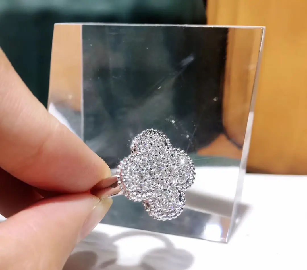 Кольцо Van Cleef Arpels Magic Alhambra /белое золото, бриллианты/ 3