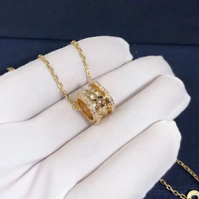 Подвеска Bulgari B.Zero1 Rock с бриллиантовым паве /желтое золото/