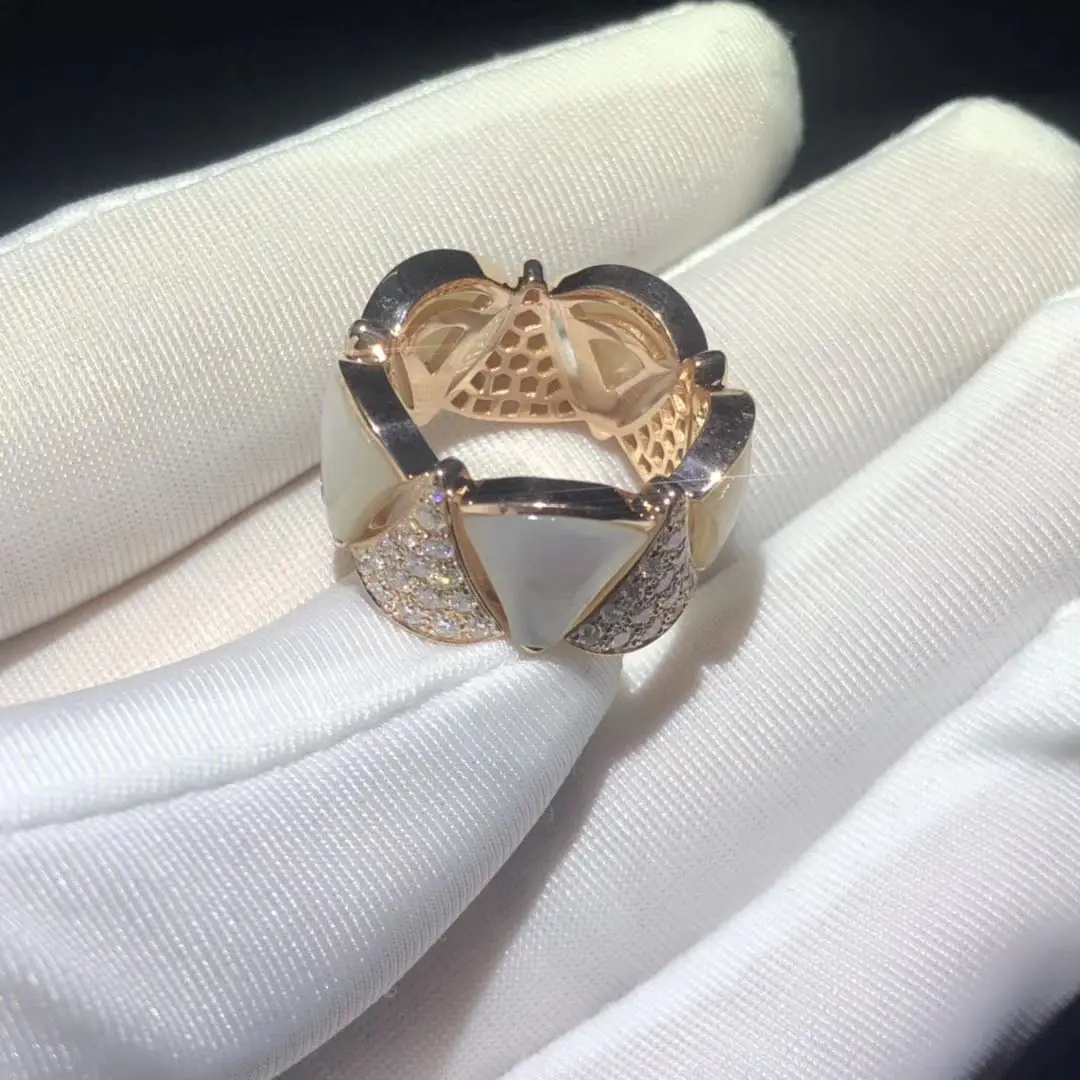 Кольцо Bulgari Divas’ Dream /бриллианты, перламутр, желтое золото/