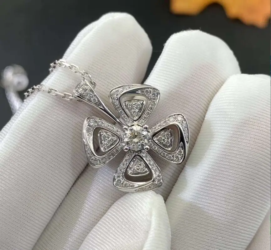 Колье Bulgari Fiorever /бриллианты, белое золото/